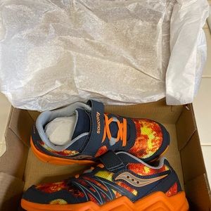 Boys Saucony tennis shoes